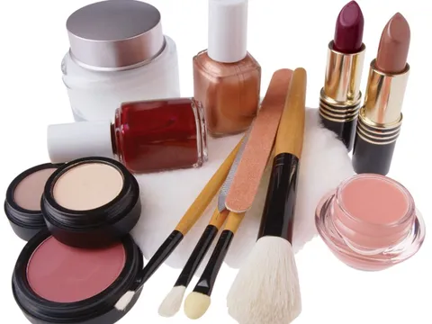 Thêm danh sách 54 mỹ phẩm thu hồi phiếu công bố sản phẩm: Là son môi, phấn mắt, nước tẩy trang... nhập khẩu