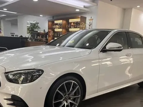 Nhiều mẫu xe sang giảm giá mạnh xả hàng tồn