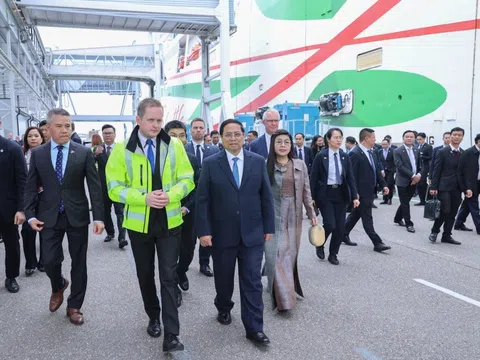 Thăm nước nhỏ nhất châu Âu, Thủ tướng muốn hợp tác xây dựng mô hình giúp hàng trăm tỷ USD "chảy về" VN