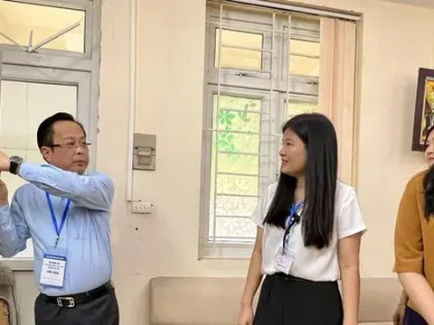 Hơn 100.000 thí sinh Hà Nội làm thủ tục thi lớp 10, Giám đốc Sở GD&ĐT đi thị sát
