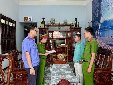 Bắt, khám xét chỗ ở nguyên Phó Chủ tịch UBND huyện