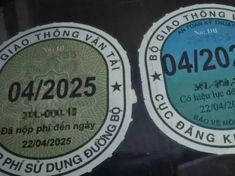 Bộ Xây dựng đề xuất bỏ tem thu phí sử dụng đường bộ dán trên ô tô