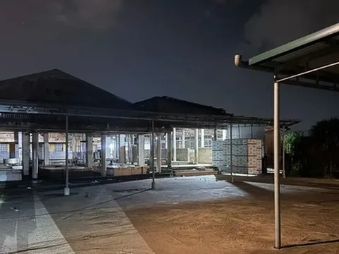 Chuyện lạ: Lò mổ đã đóng cửa nhưng cán bộ thú y vẫn đến đóng dấu, thu tiền?