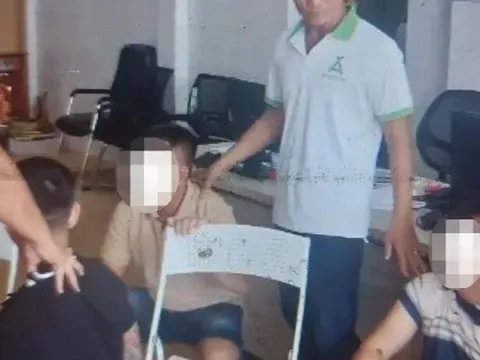 Nhiều cảnh sát ập vào văn phòng công chứng ở Bình Dương bắt nhóm nghi lừa đảo