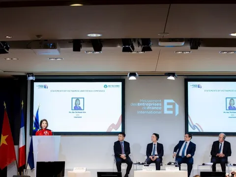 Trao thoả thuận ghi nhận việc tăng tỷ lệ sở hữu của Vinapharm tại Sanofi Việt Nam lên 30%