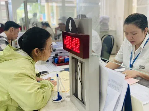 Chủ tịch UBND TP HCM: Không để người dân chờ quá 20 phút để nộp hồ sơ