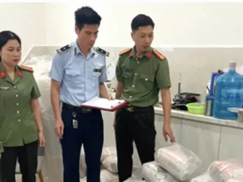 Triệt phá cơ sở sản xuất, kinh doanh thức ăn cho thú cưng nghi giả mạo nhãn hiệu