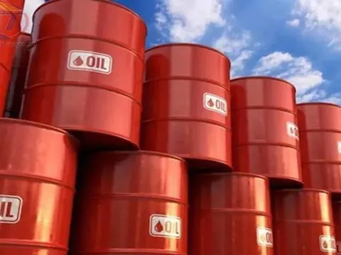 Giá dầu tăng mạnh trước nguy cơ xung đột Israel – Iran, cổ phiếu dầu khí tăng vọt