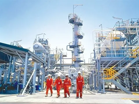 Tập đoàn triệu tỷ duy nhất của Việt Nam đạt doanh thu hơn 410.000 tỷ trong 5 tháng, có thể chịu nhiều rủi ro từ căng thẳng Iran – Israel