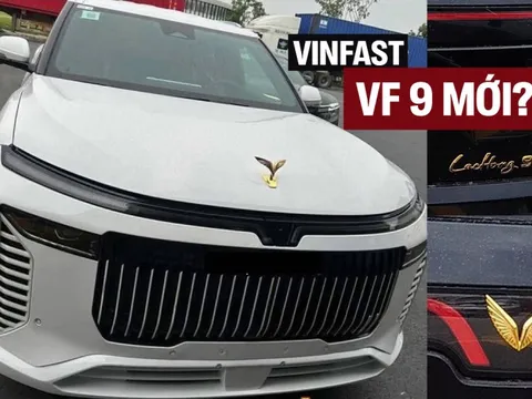 SUV mới giống VinFast VF 9 lộ màu sơn trắng cho thấy nhiều đường nét khác hẳn 'bản gốc', logo đặt nổi kiểu Rolls-Royce