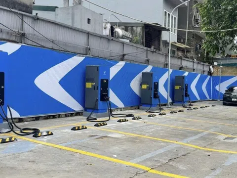 Trạm sạc xe điện VinFast liên tục mở mới, người dùng Việt yên tâm chuyển đổi xanh