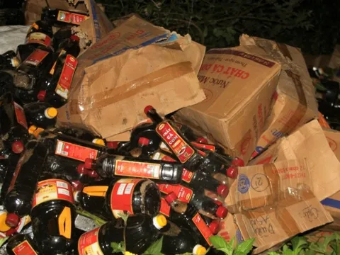 Lộ diện công ty sản xuất hàng nghìn chai nước mắm bị vứt bỏ bên đường: Đã dừng hoạt động hơn 2 tháng