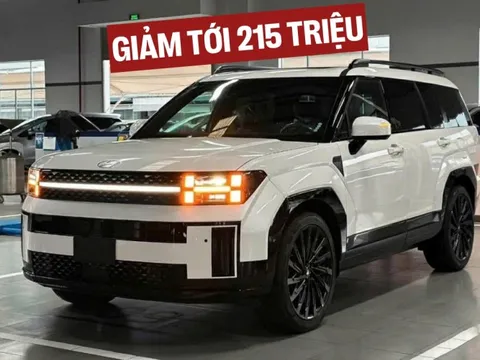 Hyundai Santa Fe 'dọn kho' giảm giá tới 215 triệu đồng tại đại lý: Bản 'full' chỉ còn 1,15 tỷ, người mua chịu ảnh hưởng về giá khi bán lại