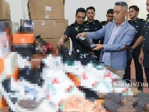 Theo dõi 3 tuần liên tiếp, cảnh sát đột kích 8 nhà kho phát hiện đường dây buôn bán trái phép xuyên biên giới, thu giữ 15.000 sản phẩm hàng nhái