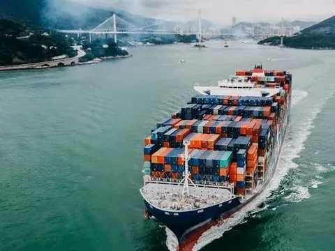 Từ cà phê đến công nghệ cao: Xuất khẩu Việt Nam vẽ đường đi giữa "mây mù" kinh tế