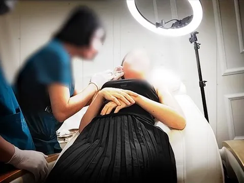 Đà Nẵng: Thẩm mỹ giá 2 triệu "vẽ" thành 22 triệu, đoàn kiểm tra ập đến, bác sĩ quăng áo blouse chạy trốn