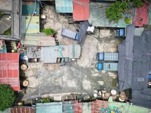 Bên trong chợ đầu mối thủy sản lớn nhất Thủ đô: Xuống cấp, chật chội, nhếch nhác