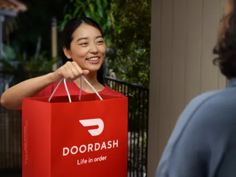 Đế chế giao hàng 100 tỷ USD, 3 tháng giao tới 732 triệu đơn hàng: Các founder từng đích thân làm tài xế, thành công nhờ đi ngược số đông