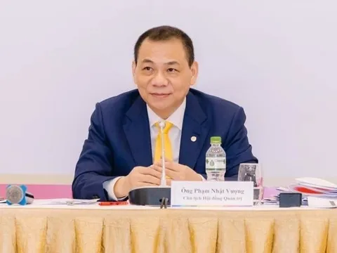 Tuổi 57 rực rỡ của tỷ phú Phạm Nhật Vượng: Mỗi ngày ngủ dậy “giàu thêm” 680 tỷ, tài sản tăng 123.600 tỷ chỉ trong 6 tháng, đủ mua toàn bộ nhiều ngân hàng