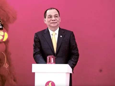 Tỷ phú Phạm Nhật Vượng hoàn tất sang tên lượng cổ phiếu Vingroup trị giá hơn 8.000 tỷ đồng vào cuối tháng 8
