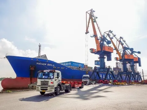 Công ty sở hữu đội tàu container lớn nhất Việt Nam mở tuyến tới Cảng Liên Vân – Trung Quốc