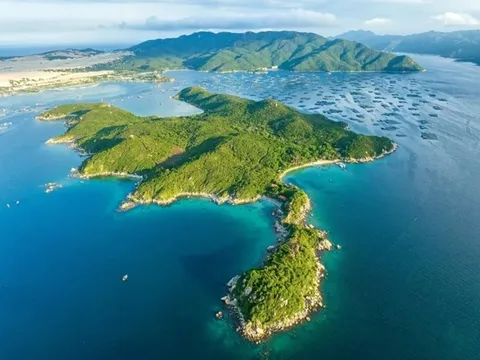 Việt Nam sẽ có thêm 2 sân bay mới: 1 nằm trên núi, 1 nằm trên nước?