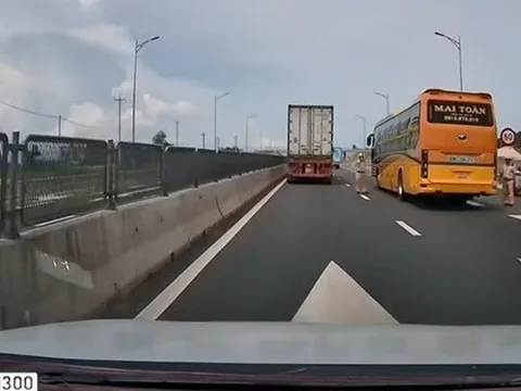 CSGT nói gì về việc dừng xe giữa đường cao tốc Vĩnh Hảo - Phan Thiết để kiểm tra?