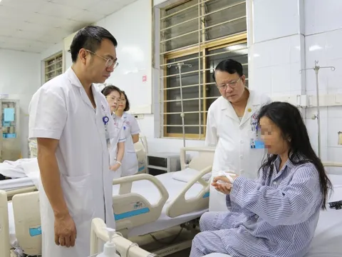 Bệnh viện Đa khoa Quảng Ninh bật báo động đỏ, huy động 150 y bác sĩ cấp cứu các nạn nhân trong thảm họa lật tàu