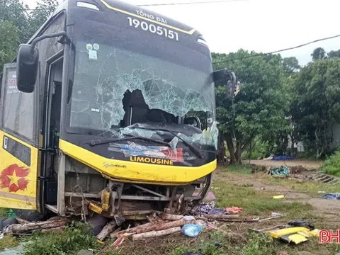 Công an công bố nguyên nhân ban đầu vụ lật xe trong đêm khiến 9 người chết