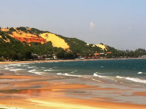 Bãi biển Việt Nam vừa được vinh danh "hàng đầu Đông Nam Á": Địa hình đặc biệt, rất ít khi có bão