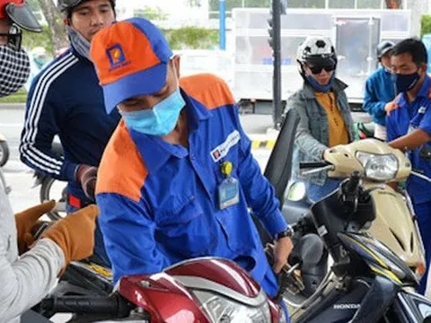 Cấm xe máy chạy xăng, cây xăng có thể chuyển thành trạm sạc xe điện?