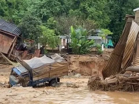 Lũ quét khiến 4 người chết và mất tích, nhiều nhà dân bị hư hỏng