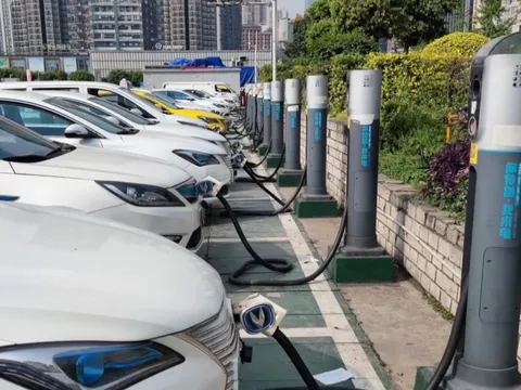 Quốc gia châu Á là 'vua trạm sạc xe điện': Nhiều gấp 9 lần Mỹ, chênh lệch hàng chục lần so với châu Âu, mạng lưới sạc siêu nhanh gây 'sốc'