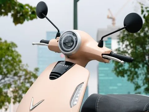 Mẫu xe máy điện đi từ Hà Nội đến Nghệ An mới cần sạc: Cốp rộng hơn Vision, Lead, giá "êm"