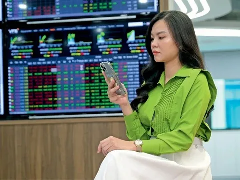 VN-Index lập đỉnh lịch sử: Thị trường tiếp đà tăng hay đến lúc điều chỉnh?