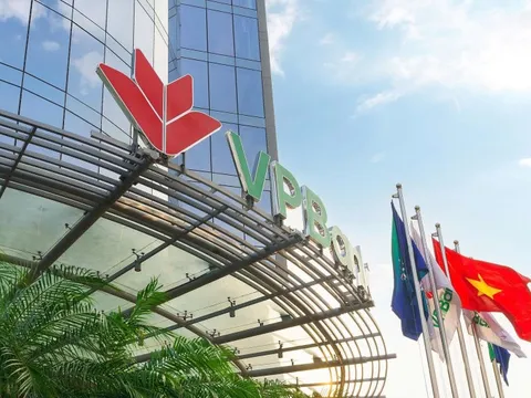 Khối ngoại mua ròng hơn 1.800 tỷ đồng trong chưa đầy một tháng, cổ phiếu VPBank lập đỉnh mới
