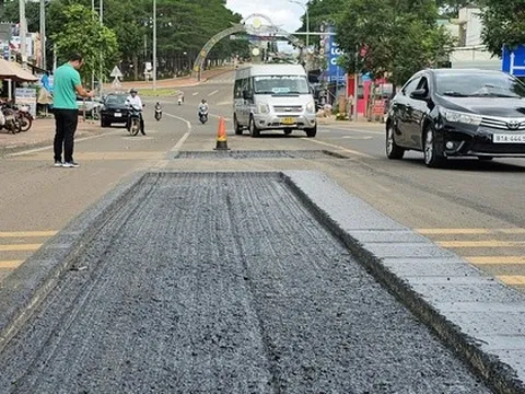 Cận cảnh Quốc lộ 19 vừa làm đã "hỏng", địa phương không nhận bàn giao