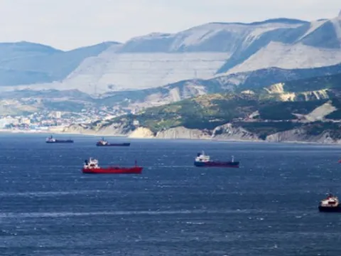 Nhà nhập khẩu LNG lớn nhất thế giới đang mạnh tay gom hàng từ Nga: Gấp rút thanh lý các hợp đồng với Mỹ, hơn 20 triệu tấn hàng bị đe dọa