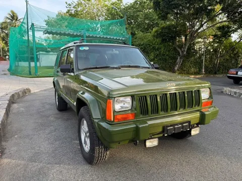 Ông Đặng Lê Nguyên Vũ lại có thêm 'hàng độc': SUV địa hình Jeep Cherokee gần 25 năm tuổi chỉ mới đi hơn 1.600km