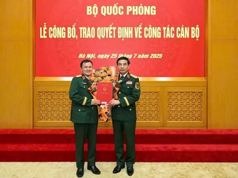 Chủ tịch kiêm Tổng giám đốc Viettel Tào Đức Thắng được thăng quân hàm Trung tướng