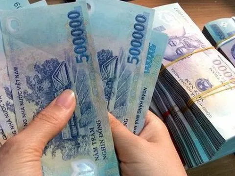 Quỹ lương nhân viên ở một ngân hàng lớn bất ngờ giảm mạnh