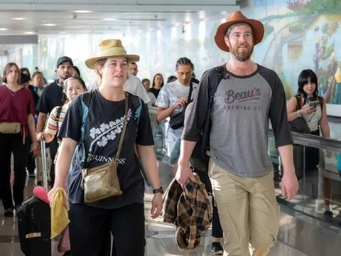 Khách bay tăng cao, hàng không khai thác vượt công suất