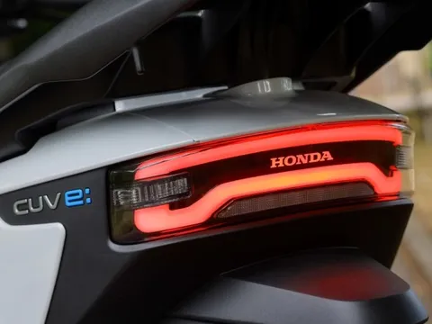 Khách Việt đi thử xe máy điện Honda từ 100% pin đến lúc dắt bộ: Quãng đường tối đa vượt công bố?