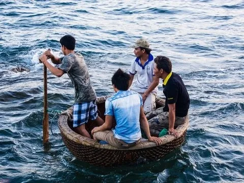 Nhà đầu tư 'full cash' có nên 'nhặt nhạnh' cổ phiếu ở thời điểm này?