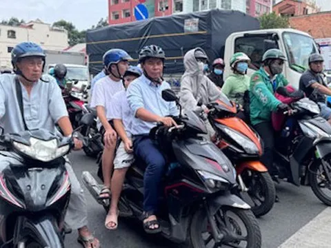 VAMM: Cần 2-3 năm để đổi xe xăng sang xe điện