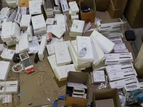 Theo dõi xe tải liên tục ra vào một kho hàng, công an triệt phá đường dây sản xuất hàng giả quy mô khủng, tịch thu hơn 600.000 sản phẩm