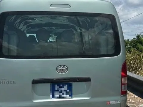 Phát hiện xe biển xanh đi vào làn khẩn trên cao tốc, người dân báo tin cho Thiếu tướng Đỗ Thanh Bình