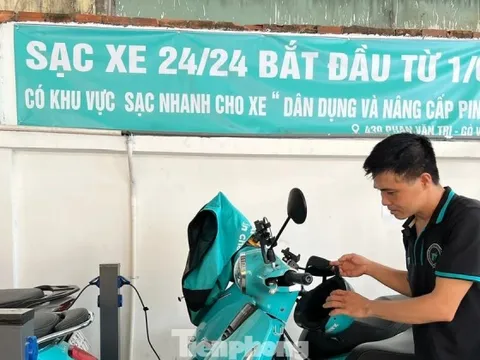 Nở rộ trạm sạc xe điện trong quán cà phê: Chuyên gia nói gì?