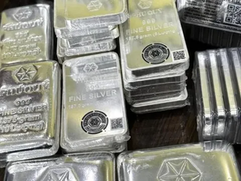 Giá bạc lao dốc sau cuộc họp của FED