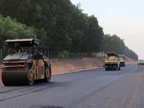 Sản lượng thi công đạt hơn 66.500 tỷ đồng trong 6 tháng, Việt Nam sẽ có 2.476 km đường bộ cao tốc vào dịp 19/8